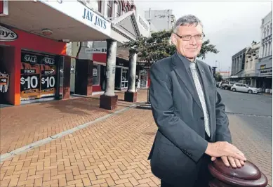  ?? Photo: ROBYN EDIE/FAIRFAX
NZ 627814819 ?? Review options: Green MP David Clendon in Esk St yesterday before the Small Business in a Changing World seminar last night.