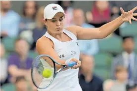  ?? AP ?? Drive. Ashleigh Barty venció a la checa Siniakova en sets corridos.