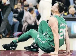  ?? TONY DEJAK / AP ?? Gordon Hayward sufrió una fractura del tobillo izquierdo