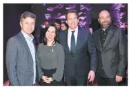  ??  ?? Le Cirque Éloize a offert une magnifique prestation. Jeannot Painchaud, président du Cirque Éloize, est en compagnie de la mairesse Valérie Plante, Pierre Karl Péladeau, président et chef de la direction de Québecor, et Jean-Philippe La Couture, du...