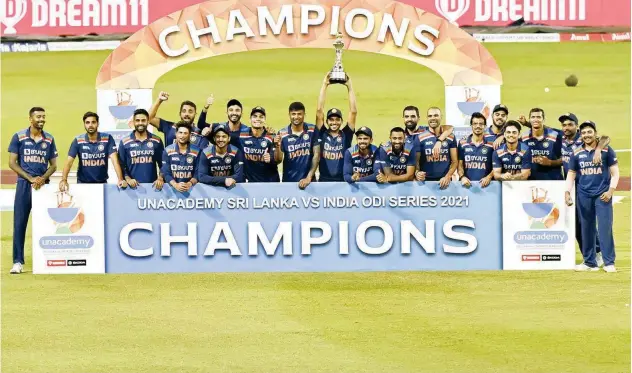  ?? Agence France-presse ?? ↑
Indian players pose with the trophy after their victory over Sri Lanka in the third ODI match in Colombo on Friday.