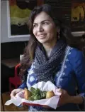  ?? KARL MONDON — STAFF PHOTOGRAPH­ER ?? Zareen Khan holds a basket of samosas at her restaurant, Zareen’s, in Palo Alto. A new location of the Indian-pakistani eatery will be opening in Redwood City.