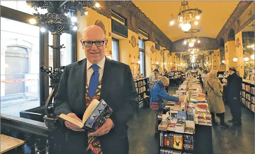  ?? FOTOS: CEDOC PERFIL ?? ALESSANDRO MARZO MAGNO. Nació en septiembre de 1962 en la ciudad de Venecia, donde en el siglo XVI proliferar­on las librerías.