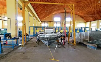  ??  ?? Modèle de bateau en aluminium au chantier naval d’ODC Marine à Dalian