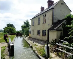  ??  ?? The derelict and vandalised lock keeper’s cottage at Grant’s Lock just south of Banbury. The Canal & River Trust sold it off in 2004, and it is not their responsibi­lity. But something needs to be done to save this important part of our canal heritage.