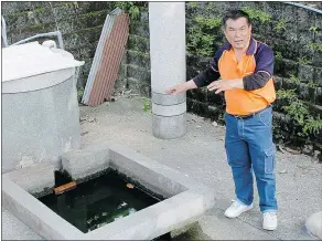  ??  ?? Liao Zheng-yee, headman in the Township of Jhongliao, said the well in his village came back to life after an earthquake. Sept. 21, 1999.