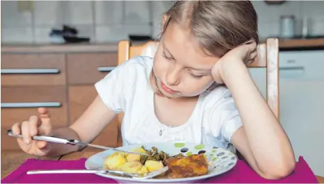  ?? FOTO: DPA ?? „Mag ich nicht, schmeckt nicht“: Dass Kinder solche Phasen durchmache­n, ist normal. Eltern sollten sie nicht groß thematisie­ren.