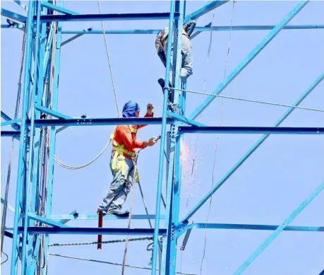  ?? PHOTOGRAPH BY ANALY LABOR FOR THE DAILY TRIBUNE @tribunephl_ana ?? AFTER the recent typhoons that hit the country, workers are now inspecting and rehabilita­ting the steel structures of a billboard along Kamuning in Quezon City.