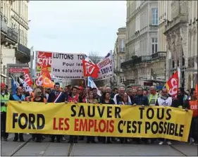  ??  ?? Plusieurs centaines de personnes ont défilé dans les rues de Bordeaux.