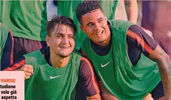  ?? LAPRESSE ?? Il turco Cengiz Under, 21 anni, e l’olandese Justin Kluivert, 19, ali della Roma