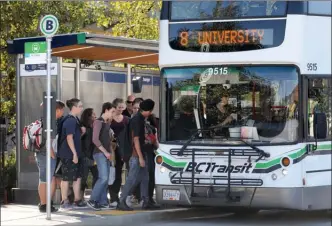  ?? GARY NYLANDER/ The Daily Courier ?? Students board the No. 8 bus Thursday at UBC Okanagan’s new transit exchange. The new bus exchange loops around a parking lot, replacing the former exchange in which buses travelled in a straight line.