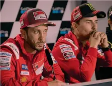  ??  ?? Dovizioso (32, a sin.) e Lorenzo (31): insieme in Ducati dal 2017 GETTY