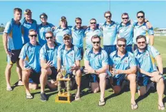  ?? Picture: SUE ROACH ?? WINNERS: Posing with the Fred Jacobson Shield.