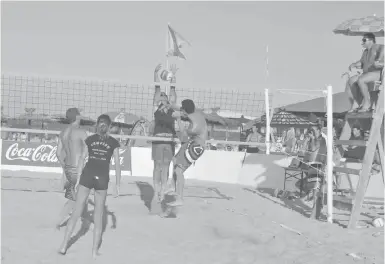  ?? Foto: CSN-Archiv ?? Beach-Volleyball­er können am Burrina-Strand auch künftig ihrem Hobby nachgehen.