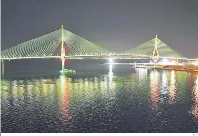  ?? D. C. ?? El Puente de la Constituci­ón de 1812 lució la noche del domingo pasado iluminado de verde, el color de la AECC.