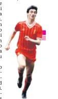  ??  ?? IAN RUSH (1961.) Brzonogi centarfor proslavlje­n je igrama za Liverpool