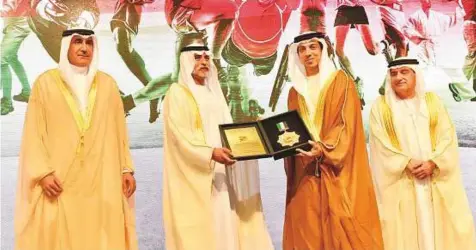  ??  ?? ■ Shaikh Mansour Bin Zayed Al Nahyan honouring Shaikh Nahyan Bin Mubarak Al Nahyan during an award ceremony at the Emirates Palace in Abu Dhabi yesterday. WAM