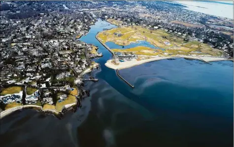  ?? Geoffrey Steadman / Contribute­d photos ?? Southport Harbor at the mouth of the Mill River in Fairfield.