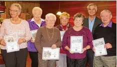  ?? Foto: Paul Fenkl ?? Langjährig­e Mitglieder der Egerländer Gmoi Vöhringen erhielten eine Urkunde: (von links) Erika König, Erna Kast, Emmi Wiltschka, Brunhilde Schultes, Marianne Königs berger, Harald Klenovsky und Ernst Heidl.