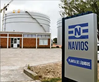  ?? ?? NAVÍOS. La terminal de carga líquida tiene una capacidad de 37.000 metros cúbicos, según empresa.