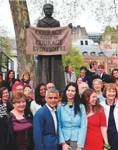  ?? AFP ?? ■ British artist Gillian Wearing (centre right), who created the statue of Millicent Fawcett, with London Mayor Sadiq Khan at the unveiling of her sculpture in Parliament Square.