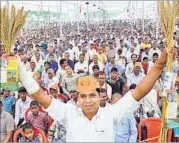  ?? HT/PTI PHOTOS ?? (Left to right) BJP supporters cheering during Prime Minister Narendra Modi’s visit, girls don Modi masks at Jayapur village and people queue up at Lalpur in Varanasi where the PM laid the foundation stone of Trade Facilitati­on Centre, on Friday.