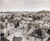  ??  ?? Blick auf den alten Ehinger Marktplatz (links) und eine Stadtansic­ht mit der Liebfrauen­kirche.