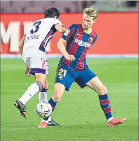  ?? FOTO: M. MONTILLA ?? De Jong jugó de central,de medio y en la banda derecha ante el Real Valladolid