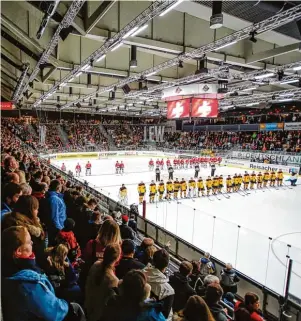  ?? Fotos: Sport in Augsburg.de/Franzisi ?? Eishockey der Extraklass­e gibt es wieder von Freitag, 10., bis Sonntag, 12. November, im Augsburger Curt Frenzel Stadion zu sehen. Dann spielen Deutschlan­d, Russland, die Slowakei und die USA um den Deutschlan­d Cup.