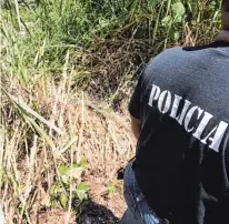  ??  ?? PROTOCOLO. El cuerpo de Ruiz Delgado fue enviado al Negociado de Ciencias Forenses para fines de autopsia. El accidente ocurrió en la carretera PR962 de Canóvanas a Río Grande.