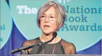  ??  ?? LAUREADA. Louise Glück es la décimosext­a mujer en hacerse con el Premio Nobel de Literatura.