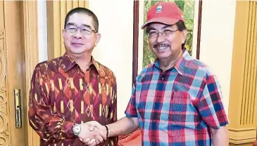  ??  ?? Musa (right), seen here with Dr Ongkili, has been marshallin­g the full strength of the coalition to counter the threat from his political rival Shafie.