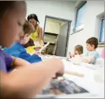  ?? Enfants, ados et adultes peuvent s’inscrire aux ateliers. (Photo Ville de Mougins) ??