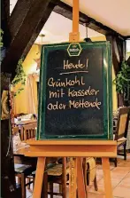  ??  ?? Das „Restaurant Altes Landhaus im Forstgarte­n Kleve“wirbt für seinen klassische­n Grünkohl.