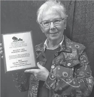  ?? SALLY COLE/SPECIAL TO THE GUARDIAN ?? Karen Thompson accepts the Bruce H. Yeo Award on behalf of her late husband, Ralph Thompson, at the Federation of P.E.I. Municipali­ties’ annual meeting.