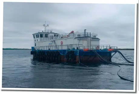  ??  ?? Above: Macduff 14m catamaran
Left: Feed barge operating in Shetland