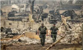  ?? Photograph: Noah Berger/AP ?? Sheriff's deputies leave a home where a McKinney fire victim was found on Monday, in Klamath national forest, California.