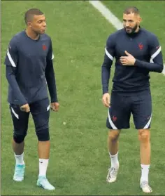  ??  ?? Mbappé y Benzema, durante la pasada Eurocopa.