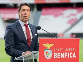  ??  ?? Rui Costa e a restante direção das águias a que agora preside vai deixar para os próximos órgãos sociais a abertura de um processo disciplina­r a Vieira