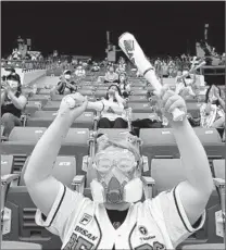  ?? CHUNG SUNG-JUN/GETTY IMAGES ?? Baseball fans enjoy a KBO League game between LG Twins and Doosan Bears Sunday at the Jamsil Stadium in Seoul, South Korea.