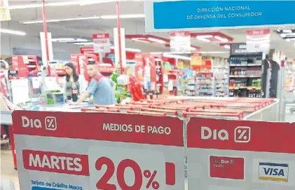  ??  ?? Expansión regional. Dia se basa en una estrategia agresiva de ofertas. En Brasil abrirá 500 locales nuevos.