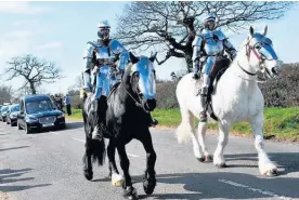  ?? Picture / LCQPB ?? Armoured knights lead Richard III’s funeral procession.