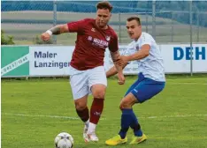  ?? Foto: Sarina Schäffer ?? Der FC Affing mit Durchschla­gskraft: Tobias Jorsch behauptet sich hier im Zweikampf mit Nördlingen­s Felix Meierhöfer (rechts).