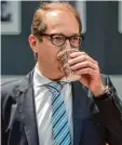  ?? Foto: dpa ?? Konnte die Reaktionen in Ruhe abwar ten: Alexander Dobrindt.