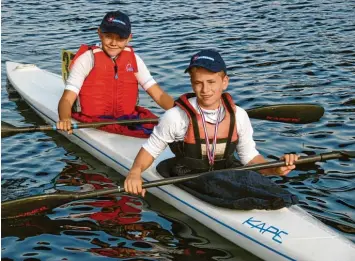  ?? Foto: Monika Sandner ?? Ein starkes Team: Vincent Hoiß (links) und David Müller (rechts) holten Silber im K2. Hoiß erpaddelte sich in Hof einen kompletten Medaillens­atz.