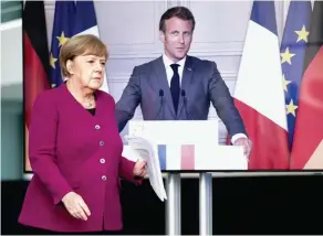  ??  ?? Rupture. Angela Merkel le 18 mai, à Berlin, lors de la conférence de presse menée en visioconfé­rence avec le président français. L’Europe va pouvoir s’endetter.