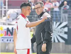  ?? FOTO: IMAGO ?? Taylan Duman (li.) und Taskin Aksoy, Trainer von Fortunas U23.