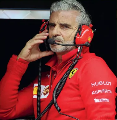  ??  ?? A sinistra, Maurizio Arrivabene nella sua postazione di comando ai box Ferrari durante un Gran Premio (LaPresse); sopra, a Idro, con Riccardo Adami, durante l’inconto al «Perlasca» (LaPresse/ Cavicchi)