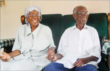  ?? — (Picture by Tariro Kamangira) ?? Sekuru Enoch Makuwi Kadiki (95) shares a hearty laugh with his fi rst wife Jessica.