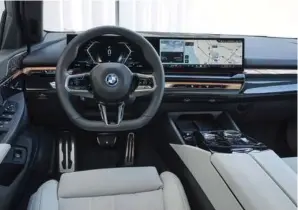  ?? ?? Interiøret er fremragend­e. Intet mindre. Betjeninge­n er intuitiv og kvaliteten høj. BMW har lavet genveje til betjening af visse funktioner på skaermen.